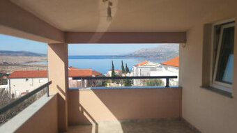 Chorwacja-Dwuapartamentowy umeblowany dom z basenem