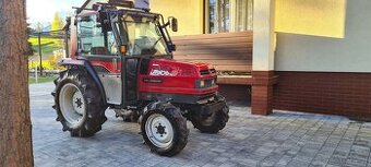 Ciągnik Mitsubishi  4x4 klima