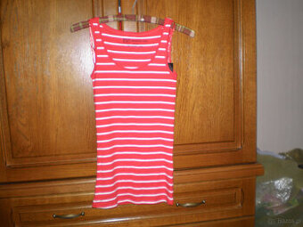 Sprzedam podkoszulkę damską nową , stan idealny, rozmiar 34.