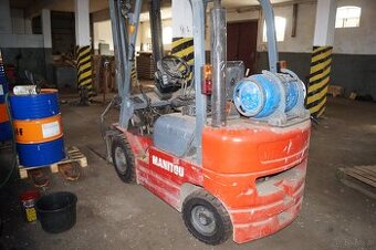 Wózek widłowy Manitou CG 18 napędzanym na gaz.