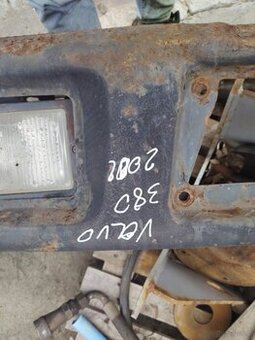 Zderzak Volvo 380 2002r