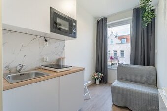 Nowoczesny pokój z łazienką przy uczelni.