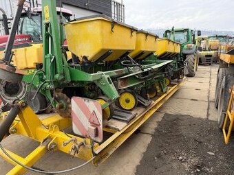Siewnik do kukurydzy John deere  8rzedowy  cena 39900zl