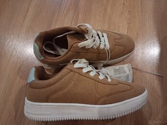 Buty Reserved 33