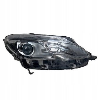 Reflektor prawy Peugeot 2008 9815402980