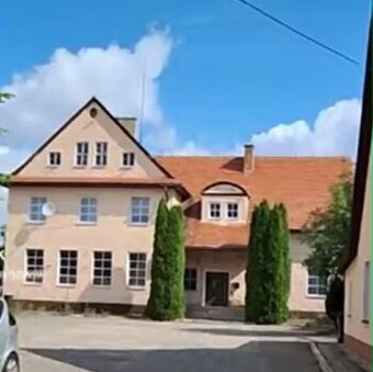 Wielki dom w sercu wioski