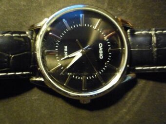 Nowy elegancki zegarek marki CASIO