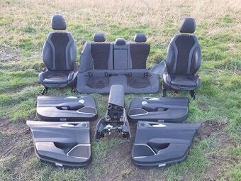 Fotele przednie Alfa Romeo Alcantara z napędem elektrycznym