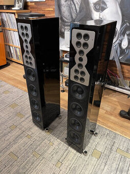 McIntosh XR100 ( Price : 2700 EUR )