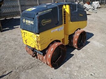 Walec okołkowany Bomag BMP 8500