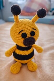 Trzmiel szydełkowany