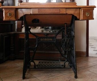 Maszyna do szycia Bobbin Minerva drewno i metal