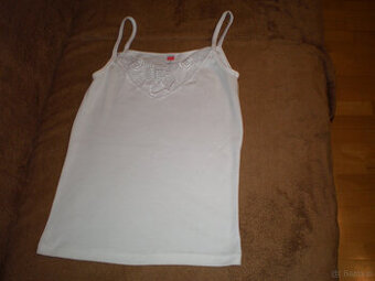 Sprzedam podkoszulkę damską, bawełnianą, białą, używaną.