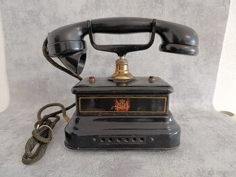 Bardzo stary duński telefon Jydsk z poczty w Kopenhadze.