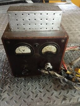 Prostownik samochodowy 6 i 12 v bardzo mocny sprawny polecam