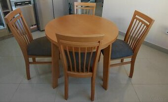 Stół bukowy z 4 krzesłami