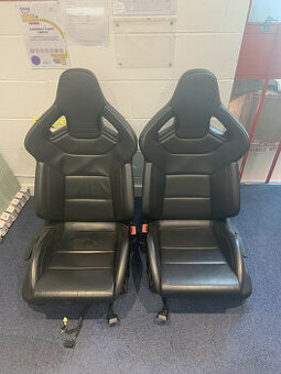 Fotele samochodowe Audi RS4 z oparciem przednim