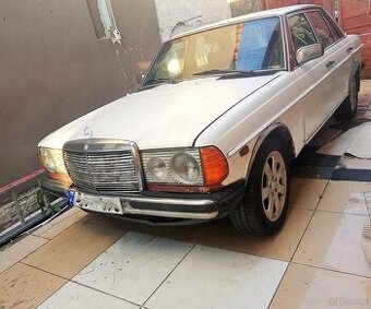 Mercedes    123      1980 rok