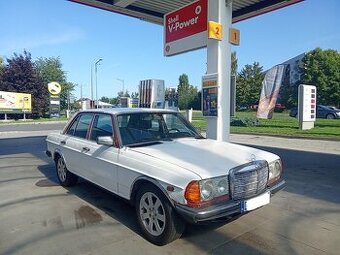 Mercedes    123      1980 rok