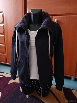 Ciepła bluza z kapturem