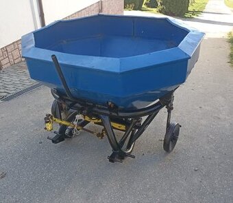 Rozsiewacz nawozów Amazone 1000L - 1