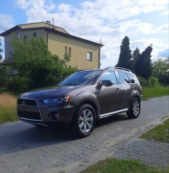 Mitsubishi Outlander z 2011r- 2.0 benzyna- PDC, Nawigacja