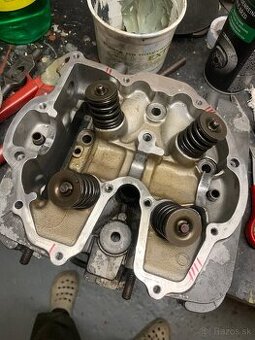Głowica dominatora Hondy nx650