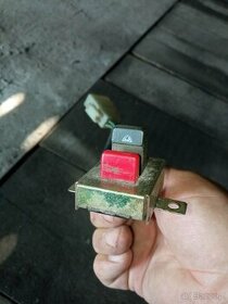 Przełącznik świateł awaryjnych Nissan Sunny hachback