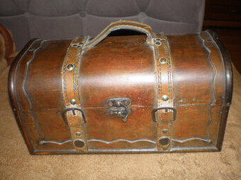 Sprzedam drewniany kuferek na alkohol, używany, wymiary, sze