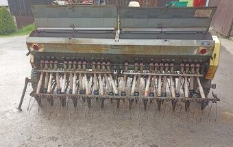 Siewnik zbożowy Poznaniak na plastikowych lejkach