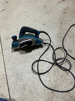 Strug elektryczny do drewna Makita KP0800