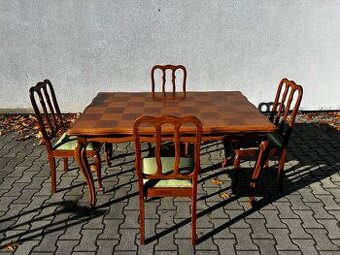 Stół rozkładany z krzesłami