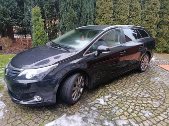Sprzedam toyotą Avensis T27 z małym Przebiegiem