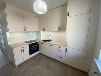 3 pokoje, 61,07m2, I piętro, balkon, po remoncie,Staszica