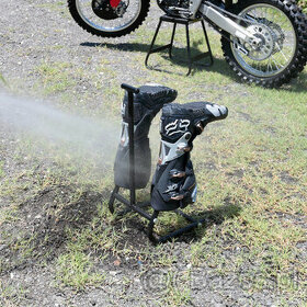NOWY Stojak na buty motocyklowe E8013 Boots Wash Stand pomoc - 1