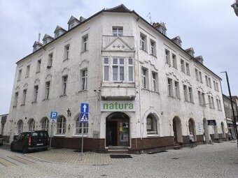 Duża kamienica w samym centrum