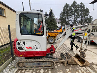 Niezawodna Takeuchi TB 216 Ogrzewana kabina