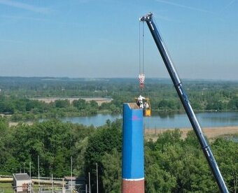 PRACOWNIK W WYSOKOSCI