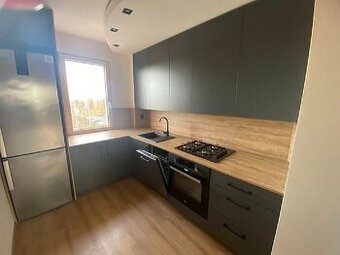 3 pokoje, 63m2, balkon, II piętro, winda, po remoncie, Os. D