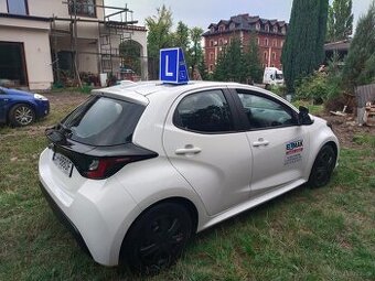 Sprzdam Toyotę Yaris r. 2023 z wyposażeniem do Nauki Jazdy
