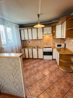 Mieszkanie o powierzchni 63m2, balkon, III piętro,Podmiejska