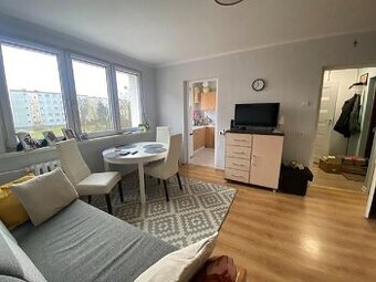 2 pokoje, 33.50m2, III piętro, umeblowane, Os.Kaliniec