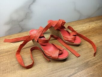 Buty po 15 zł, 20 zł i 50 zł
