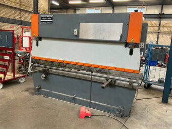 Hydrauliczna prasa krawędziowa CNC 70 t,gięcia 2500 mm,7 osi