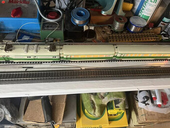 Wagon silnikowy Märklin ST 800, zielono-beżowy Żebra dachow