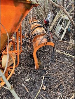 Syndyk sprzeda pług do odśnieżania
