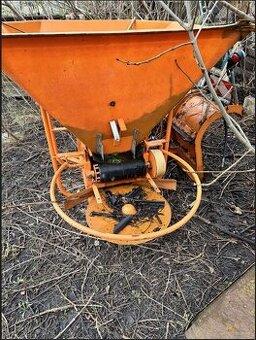 Syndyk sprzeda rozsiewacz nawozów