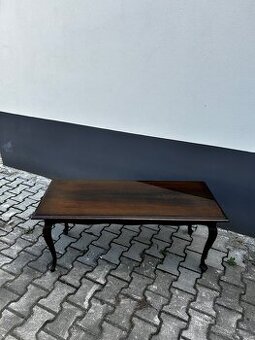 Stolik w stylu ludwika