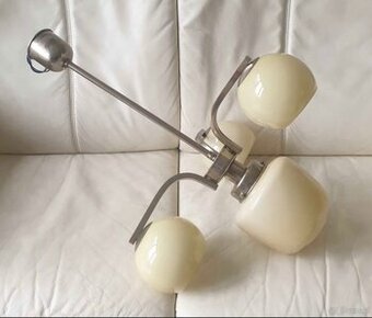 Zabytkowy żyrandol w stylu art déco