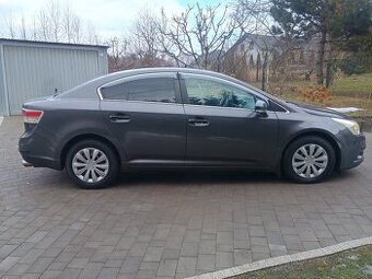 Sprzedam Toyota Avensis automat